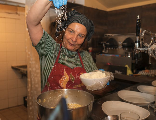 Pasta and tiramisu cooking class in Rome with recipes e-book