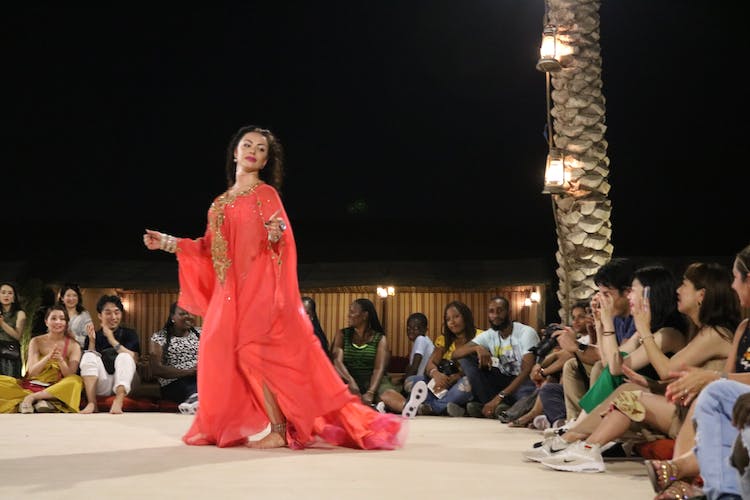 Safari por el desierto de Dubai con actividades de campamento y cena barbacoa