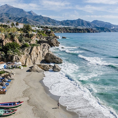 Costa Tropical y Cueva de Nerja: Excursión de un día desde Granada + Comida