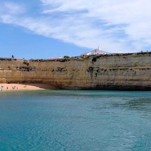 Benagil y Costa: Excursión en Catamarán desde Albufeira