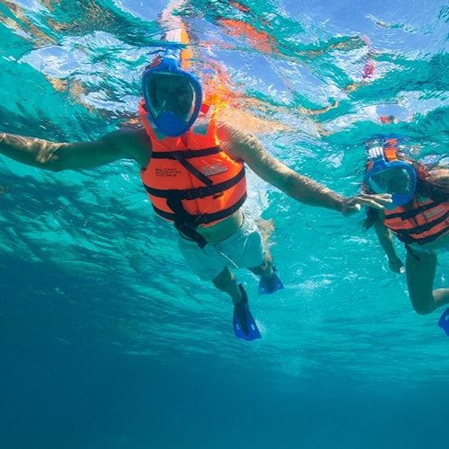 Isla Mujeres: Catamarán con snorkel, comida y bebida