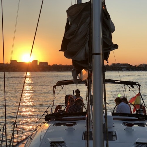 Valencia: Velero privado al atardecer + Bebida