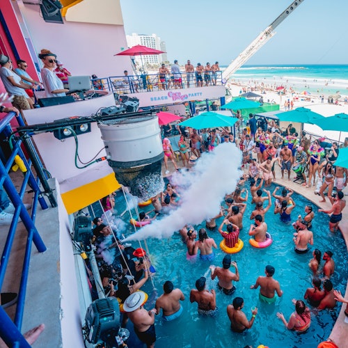 Coco Bongo Cancún: Fiesta en la playa