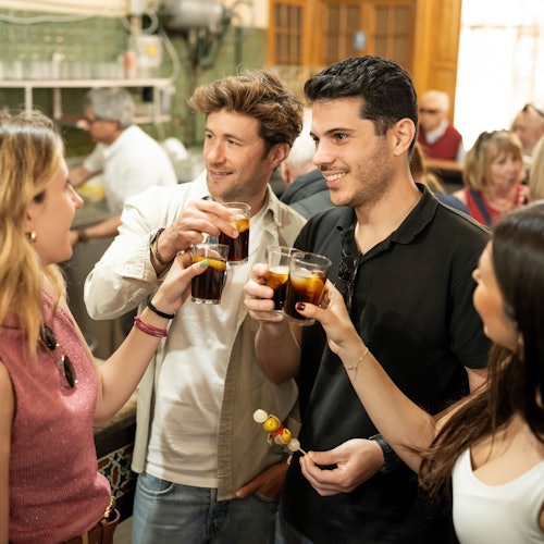 Sevilla: Ruta Guiada de Tapas y Cata de Vinos