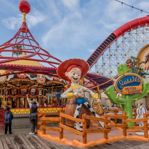 Disneyland® California: Park Hopper de 2 días con pase Lightning Lane opcional
