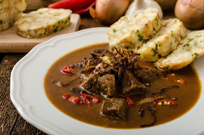 Tour guiado por Praga con almuerzo y crucero