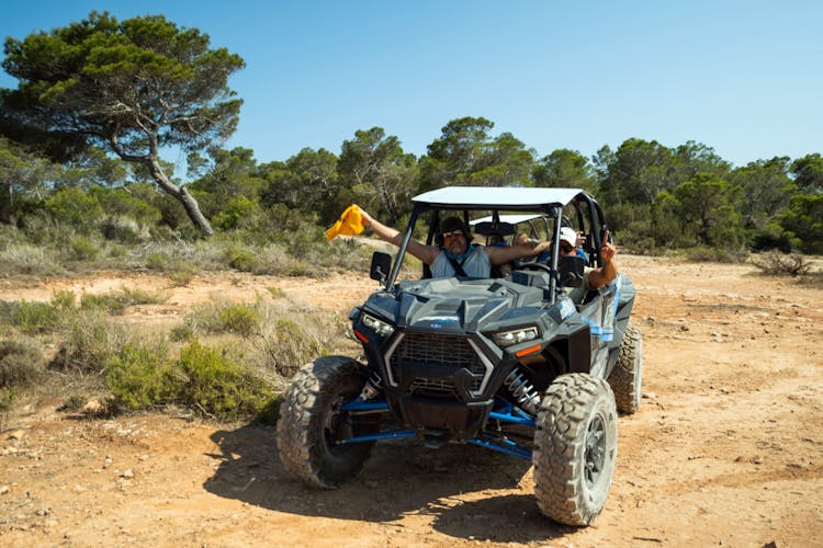 Excursión de aventura en buggy por Ibiza con parada para nadar