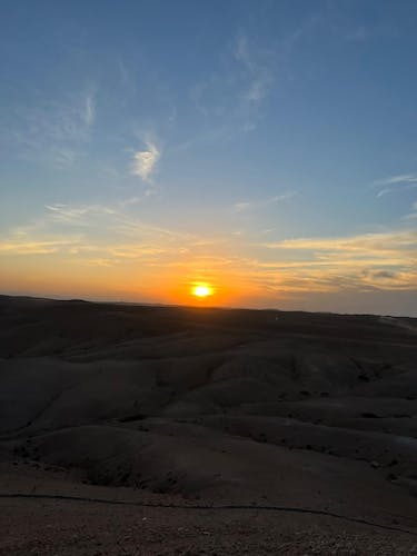 Agafay Sahara mágica puesta de sol visita guiada desde Marrakech