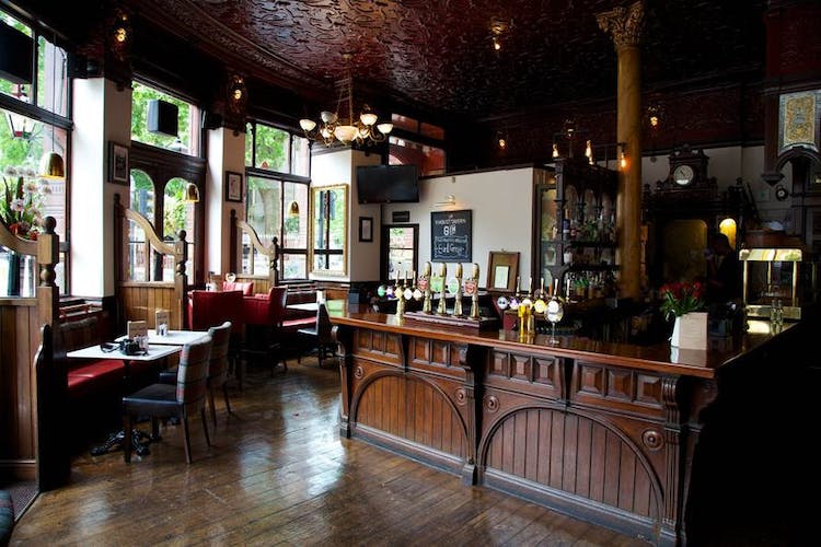 Historic London pubs private walking tour