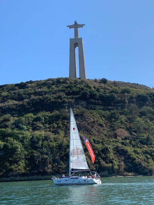 Morning sailing tour in Lisbon