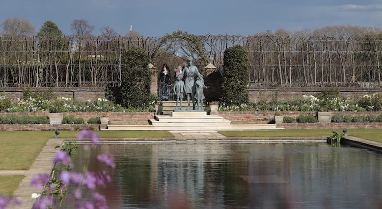 Kensington Gardens guided tour and high tea