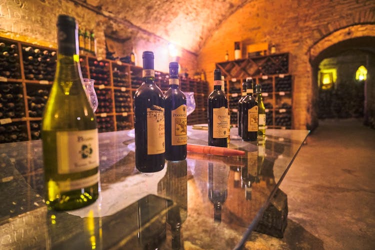 Guided wine tasting tour in Florence with a professional connoisseur