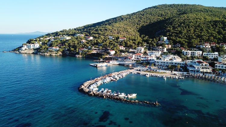 Crucero de un día entero en barco desde Atenas con almuerzo