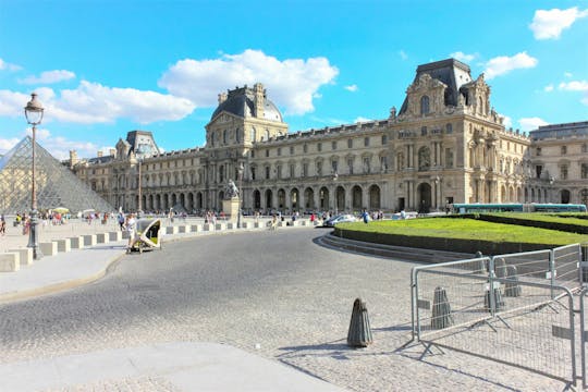 Louvre Museum Greatest Masterpieces Exclusive Small Group Tour