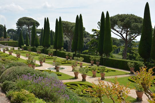Visita a los jardines de la Villa Pontificia de Castel Gandolfo en minibús