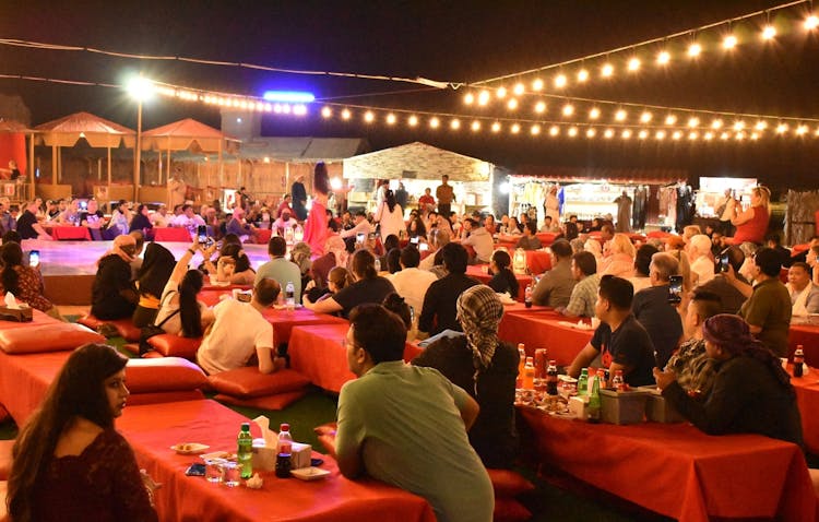 Safari en 4x4 por el desierto de Dubai con actividades y cena barbacoa