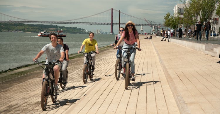 Lisbon Riverside E-bike Private Tour with English Guide