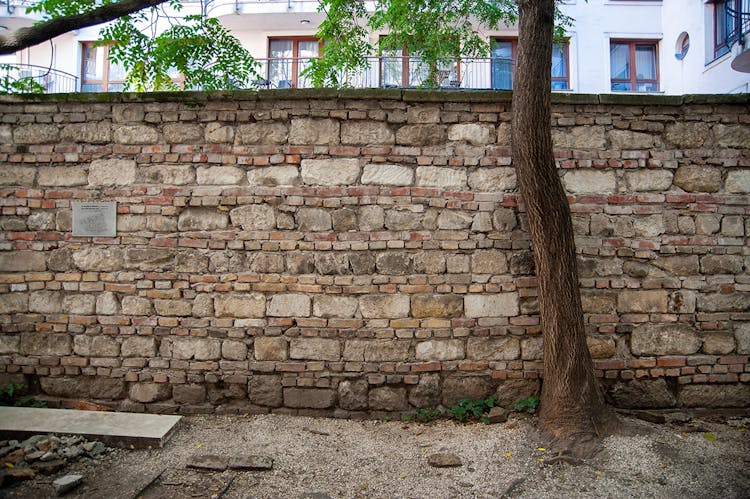 Budapest Jewish Ghetto Wall exhibition with history guide