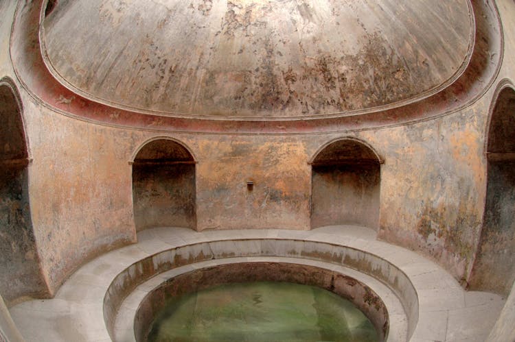 Group tour from Naples to Sorrento and Pompeii with lunch