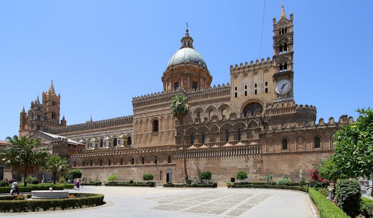 Full-day private tour of Monreale, Palermo and its street food