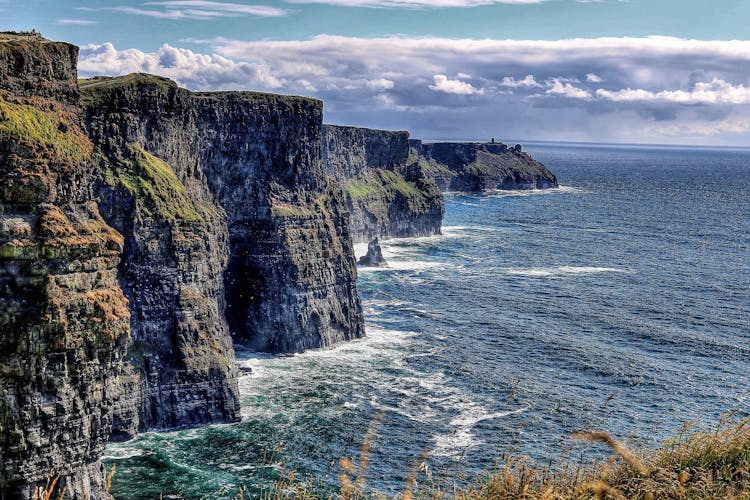 Excursión guiada de un día a los Acantilados de Moher y Galway desde Dublín