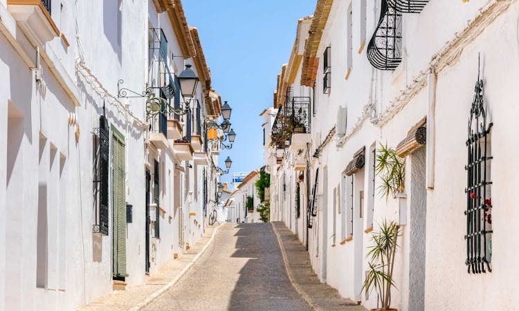 Tour de día completo a Guadalest, Altea y Fuentes del Algar desde Valencia