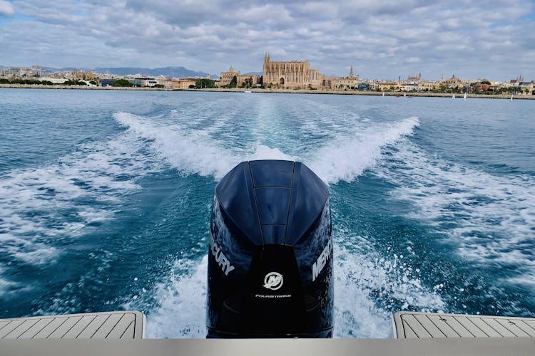 Tour privado en barco por la bahía de Palma con snorkel