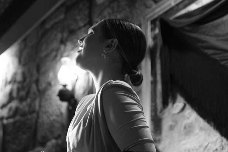 Intimate Fado Concert in a Typical Venue