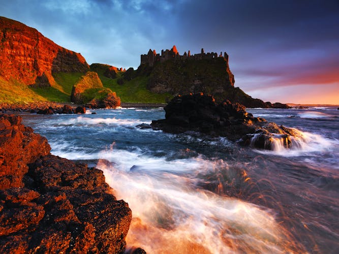 Calzada del Gigante, lugares de rodaje de Juego de Tronos y recorrido turístico por la ciudad de Belfast