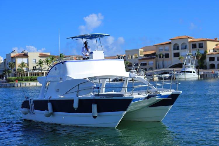 Medio día de pesca en catamarán desde Punta Cana