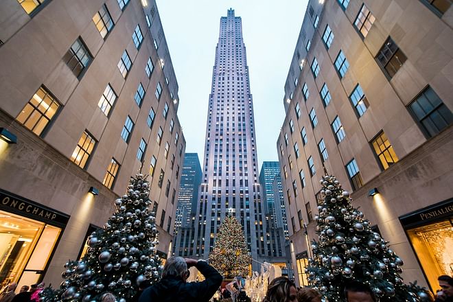 NYC Holiday Windows Walking Tour