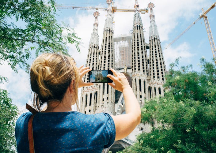 Recorrido a pie por Barcelona guiado por IA con Walky, el chatbot de WhatsApp