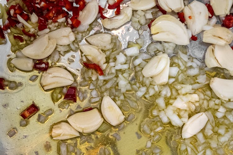 Portuguese Tapas Class and Market Tour With Lunch and Wine