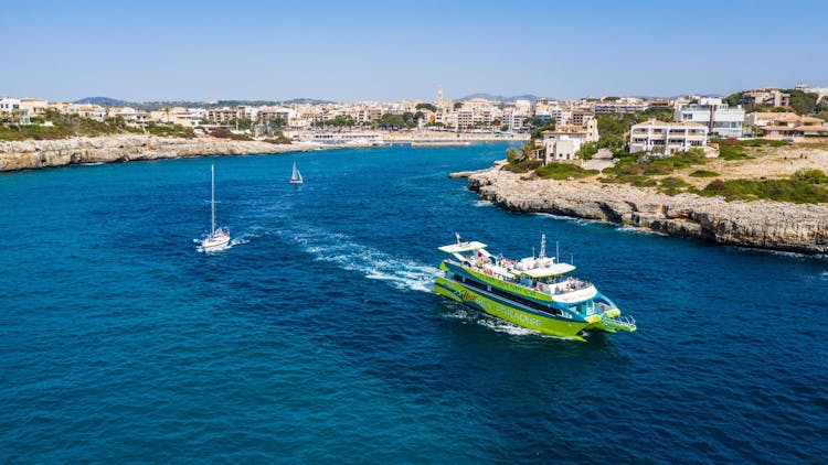 Lanzadera en barco desde Cala Ratjada a Cala Millor