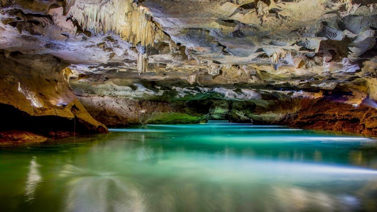 Visita guiada a las cuevas de San José con paseo en barco desde Valencia