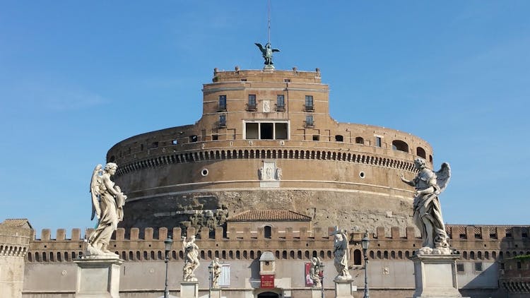 St. Peter's Basilica, Passetto di Borgo and Castel Sant'Angelo entry