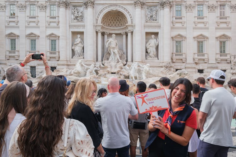 Trevi Fountain ticket with on-site assistance