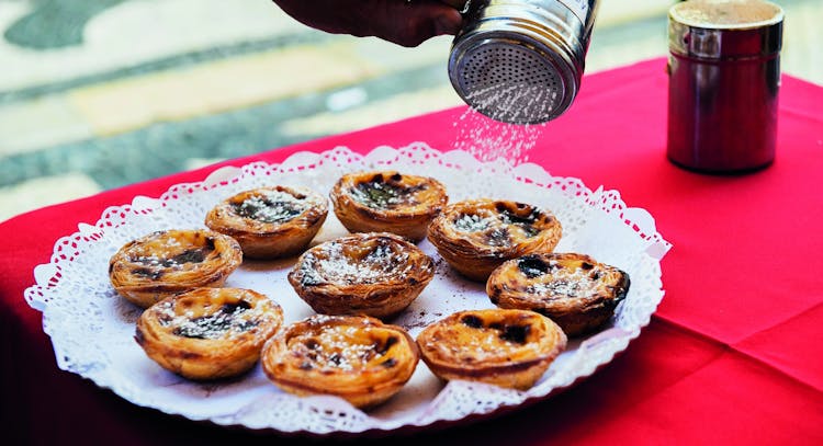 Guided walking tour of the best in Lisbon on foot