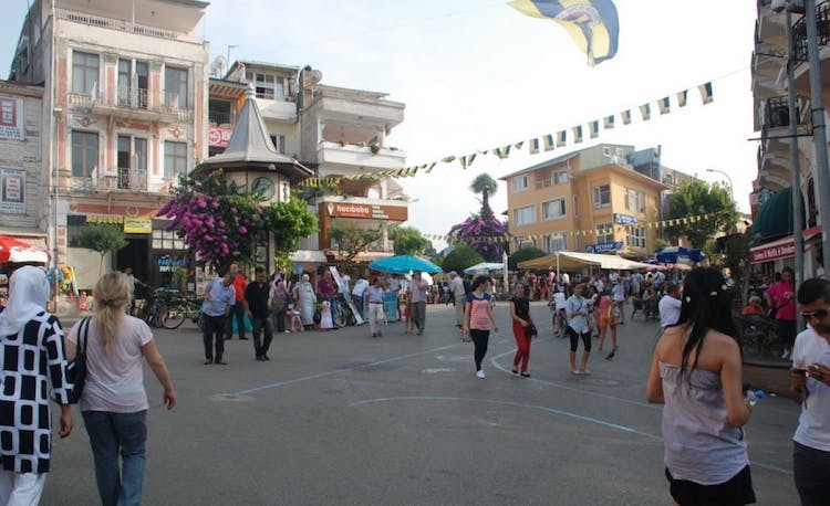 Excursión guiada en barco a las Islas de los Príncipes con almuerzo desde Estambul