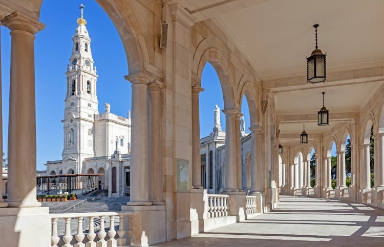 Small Group Full-Day Tour from Lisbon to Fátima, Nazaré and Sintra