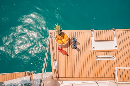 Crucero privado de día completo en Atenas con comida griega