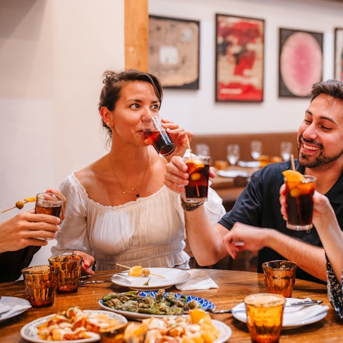 Ruta gastronómica con tapas y vinos + Espectáculo flamenco