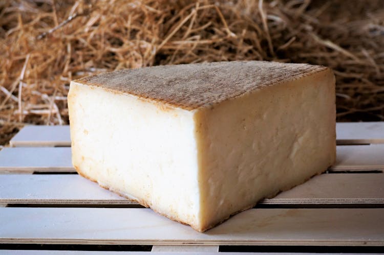 Visita a una granja de cabras con cata de vino y queso en Adeje