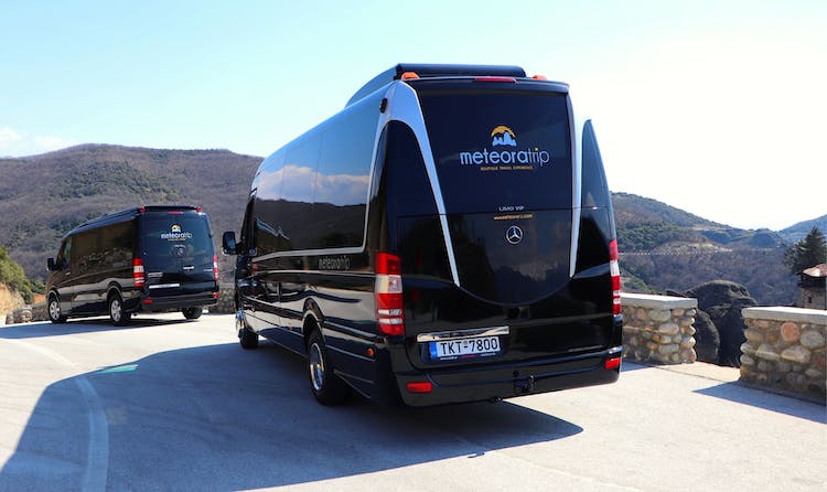 Excursión de un día de Atenas a Meteora con almuerzo griego