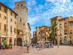 Excursión a San Gimignano y Montalcino
