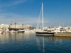 Paseo en catamarán por Valencia con comida
