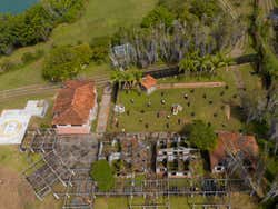 Excursión a Guatapé en chiva + Visita a la hacienda La Manuela