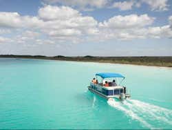 Excursión a la laguna Bacalar + Paseo en barco