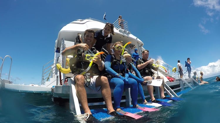 Crucero por la Gran Barrera de Coral con vuelo panorámico en helicóptero