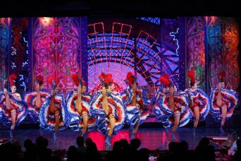 紅磨坊門票連晚餐及交通